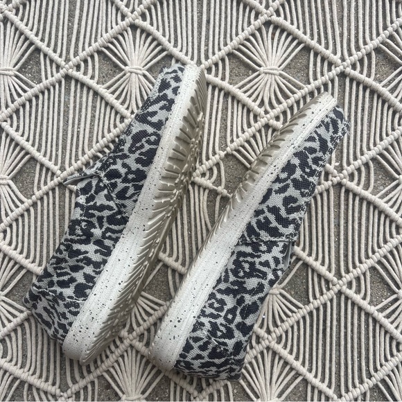 Hey Dude Slip-on Shoes Women’s Size 11 - Misty Woven Cheetah Grey - Picture 5 of 9